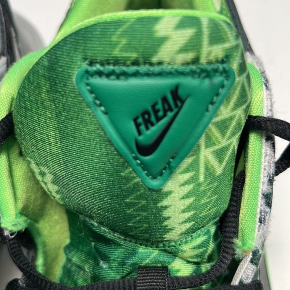 NIKE Freak men sneaker - Picture 2 of 8